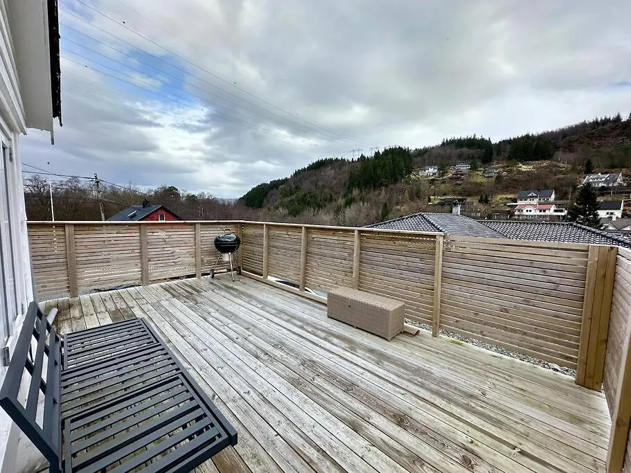 Stort, Koselig Hus I Naturomrade Bergen Noruega