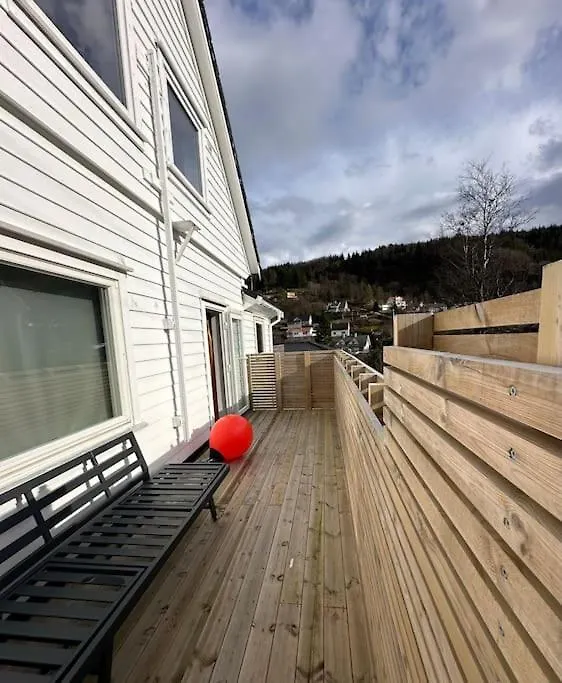 Stort, Koselig Hus I Naturomrade Bergen
